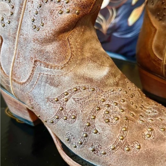 J.B. Dillon Women's tan embroidered and studded cowboy boots - Picture 2 of 5
